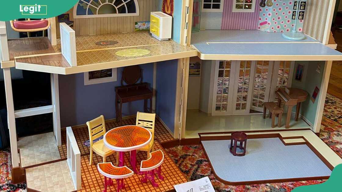 Interior of Hannah Montana Malibu Beach House toy Interior of Hannah Montana Malibu Beach House toy