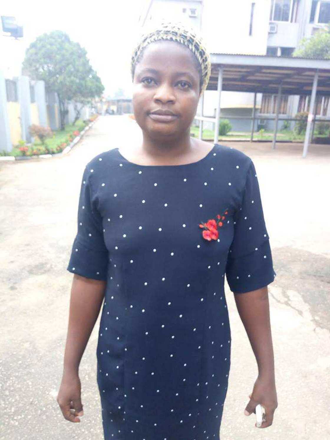 Kotu ta daure wasu kananan barayi da EFCC ta kamo, bayan sunyi damfarar N12m Kotu ta daure wasu kananan barayi da EFCC ta kamo, bayan sunyi damfarar N12m