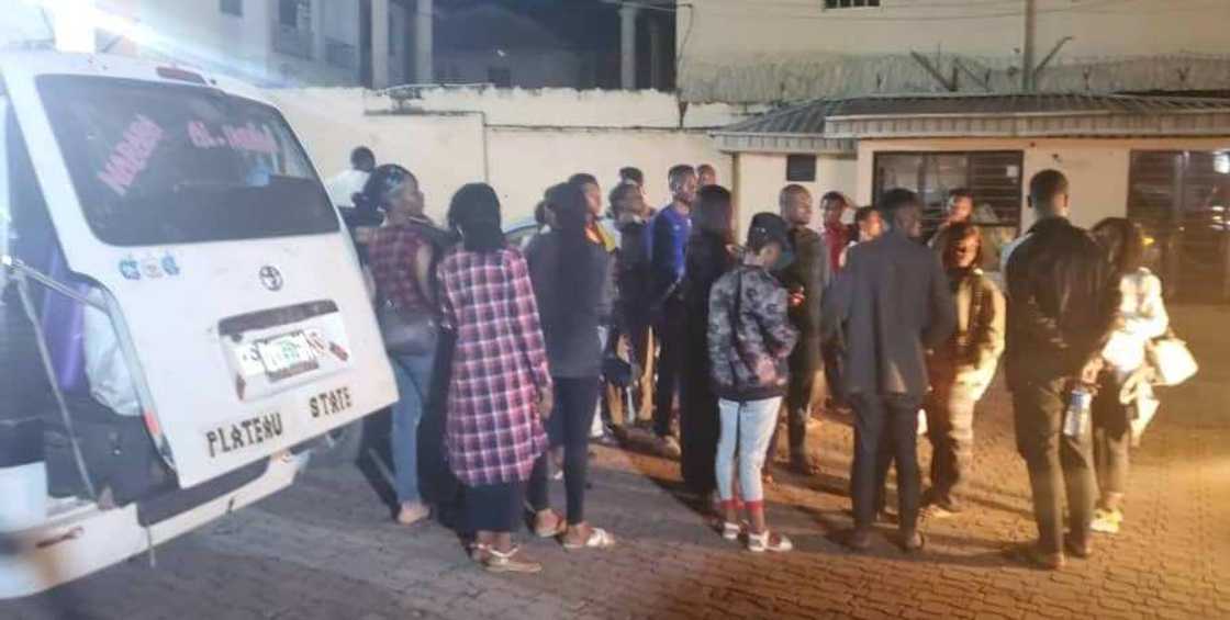 Jos Crisis: Ugwuanyi Evacuates Enugu Students in UNIJOS Jos Crisis: Ugwuanyi Evacuates Enugu Students in UNIJOS