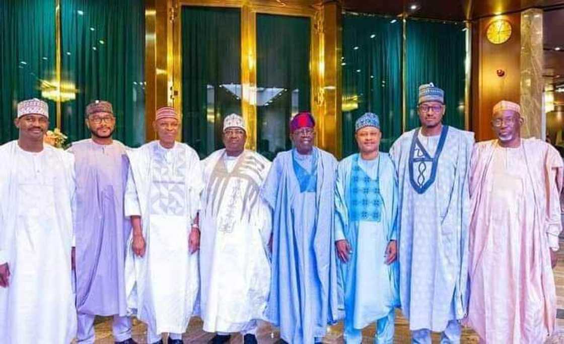 Gwamnonin Arewa ta Yamma sun gana da Tinubu. Gwamnonin Arewa ta Yamma sun gana da Tinubu.