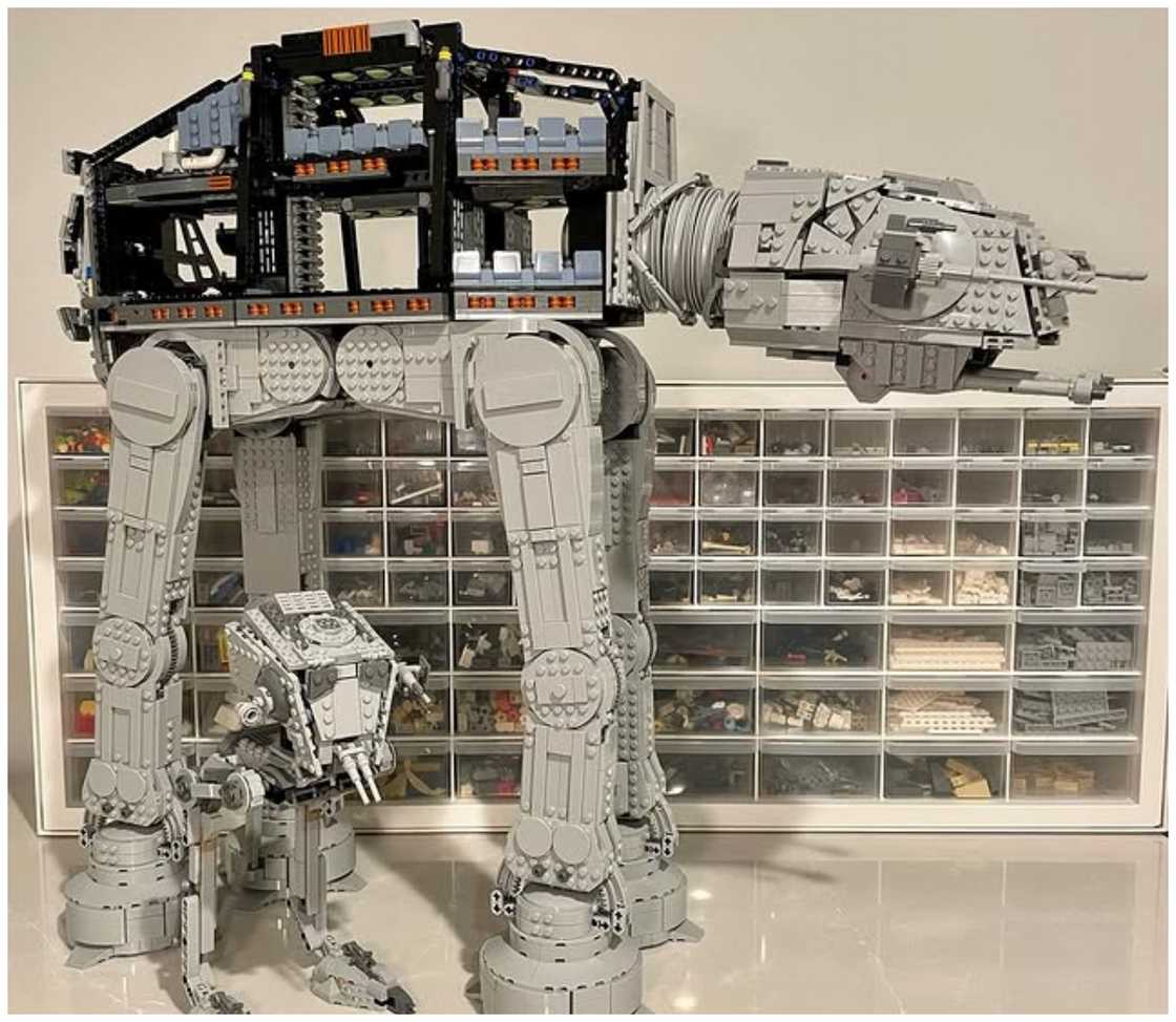 LEGO Star Wars UCS AT-AT LEGO Star Wars UCS AT-AT