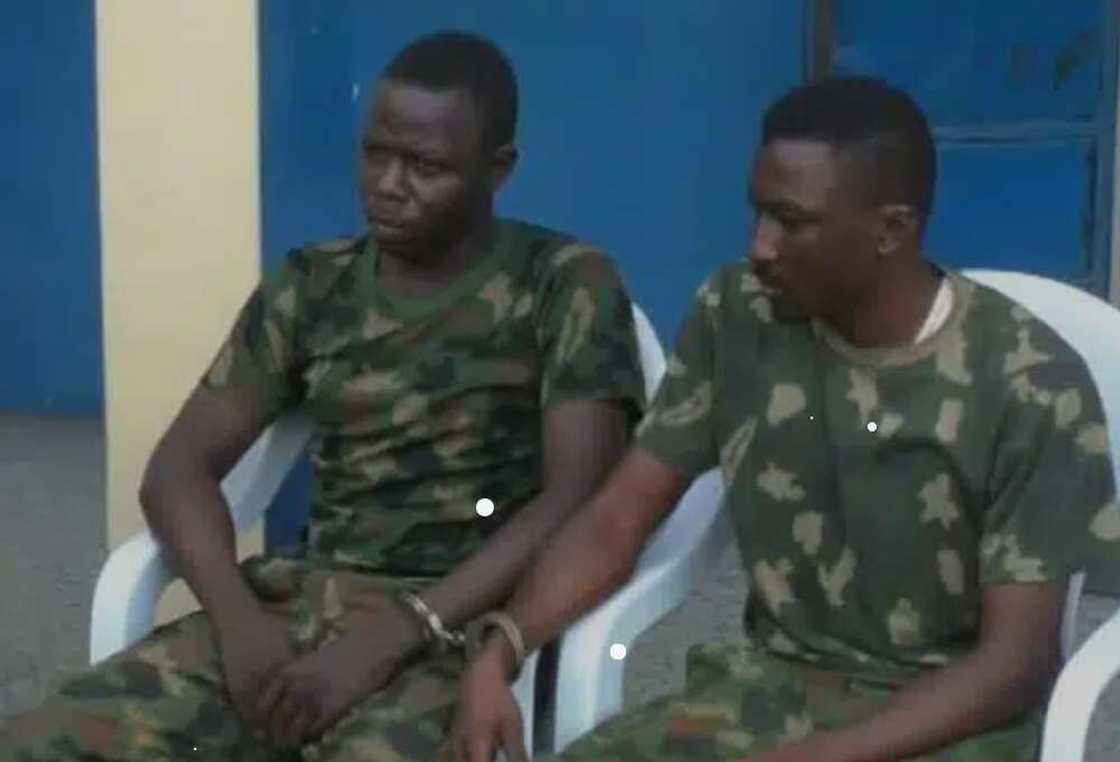 'Yan sanda sun cafke jami'an tsaro masu fashi da makami 'Yan sanda sun cafke jami'an tsaro masu fashi da makami