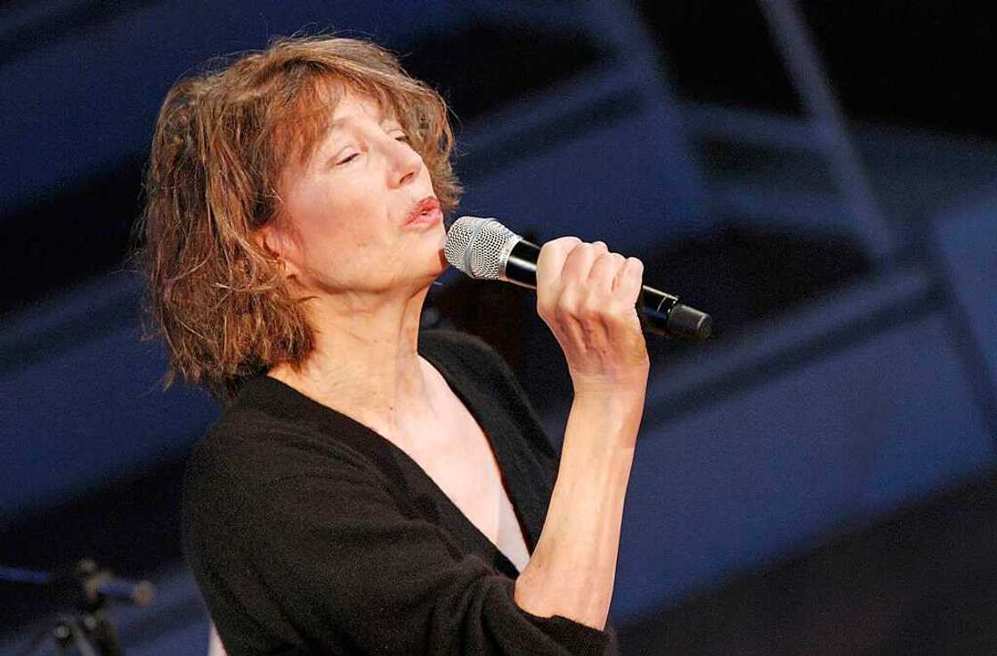 Qui est Jane Birkin? Son âge, sa vie amoureuse, sa fortune et sacs Birkin d'Hermès Qui est Jane Birkin? Son âge, sa vie amoureuse, sa fortune et sacs Birkin d'Hermès
