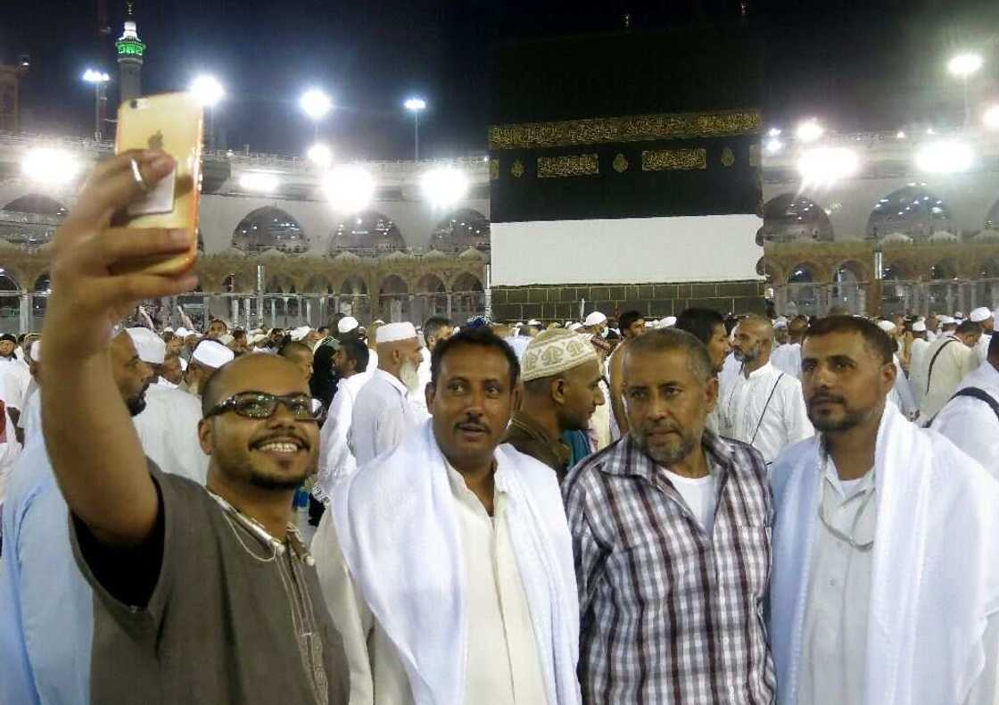 Kasar Saudiyya ta Haramta daukar hoto ko bidiyo a Masallacin Harami dana Annabi Kasar Saudiyya ta Haramta daukar hoto ko bidiyo a Masallacin Harami dana Annabi