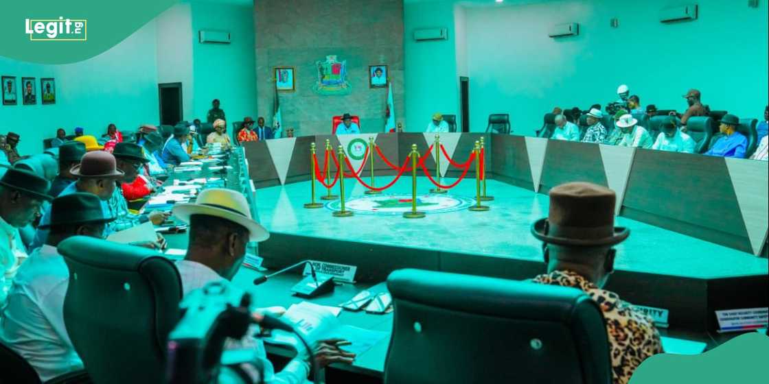 Governor Douye Diri meeting with Bayelsa local government chairmen before their mass resignation. Governor Douye Diri meeting with Bayelsa local government chairmen before their mass resignation.