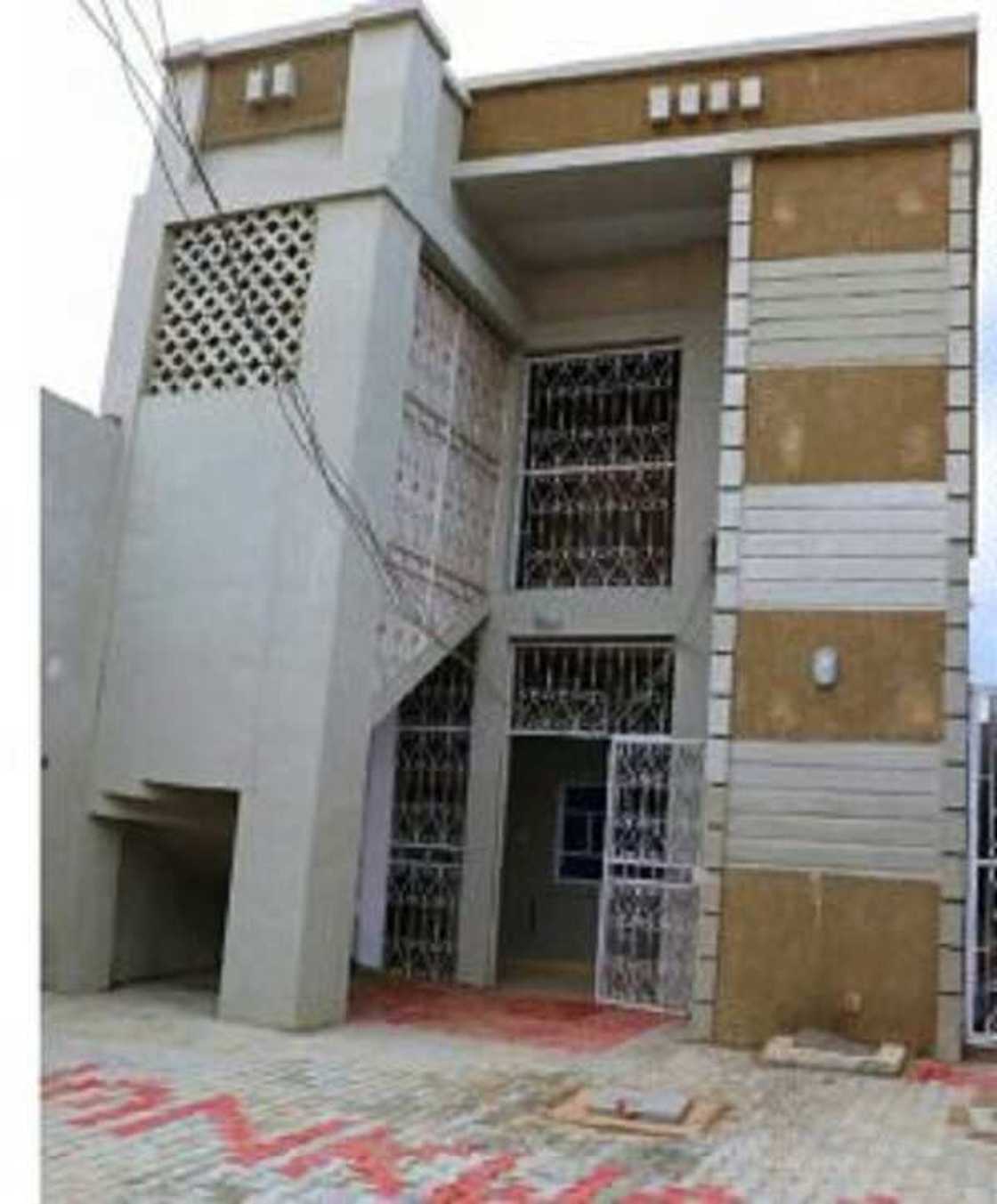 Duba hoton hadadden gidan da Mustapha Naburaska ya gina Duba hoton hadadden gidan da Mustapha Naburaska ya gina