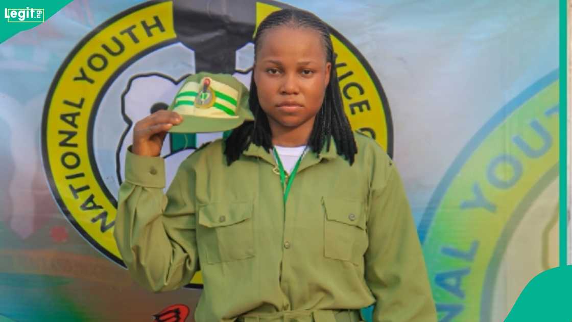 A lady honours her mother for training her in school. A lady honours her mother for training her in school.