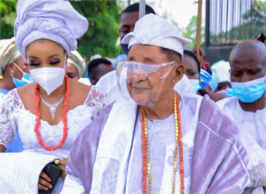 Hotunan zukekiyar amaryar tsohon basarake, Alaafin na Oyo Hotunan zukekiyar amaryar tsohon basarake, Alaafin na Oyo