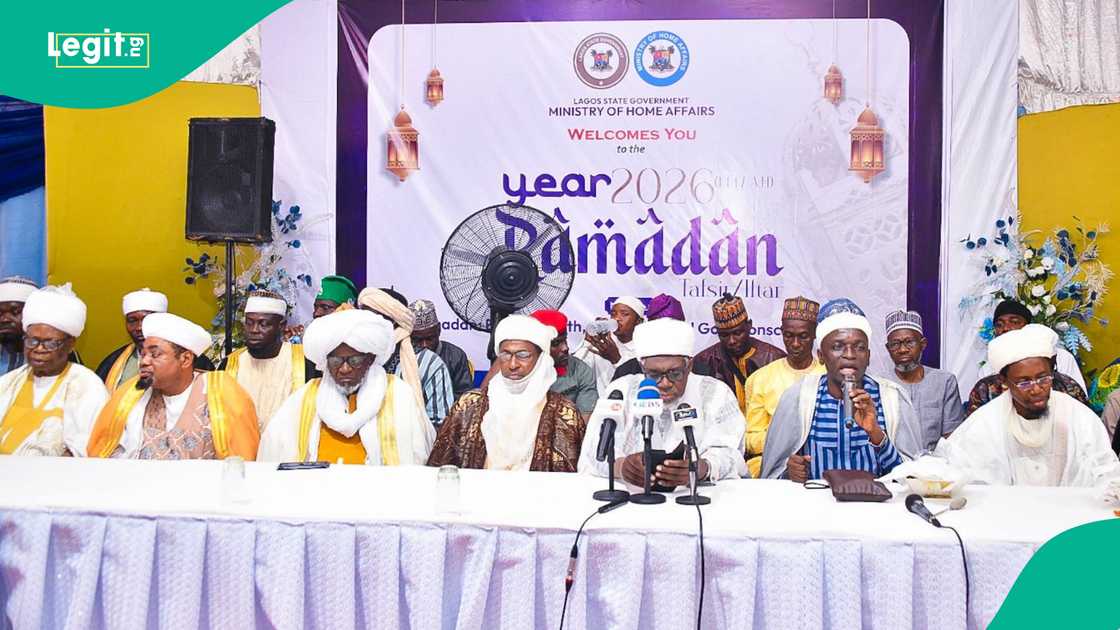 Yadda malamai suka sha ruwa a Legas Yadda malamai suka sha ruwa a Legas