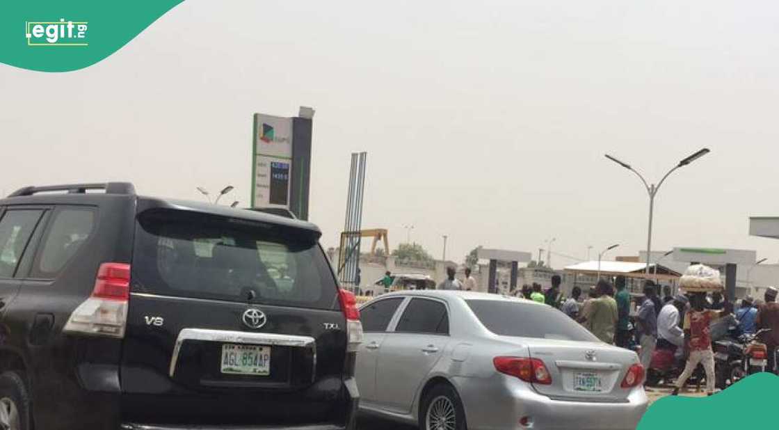 Ana fuskantar matsalar man fetur a sassan Najeriya Ana fuskantar matsalar man fetur a sassan Najeriya