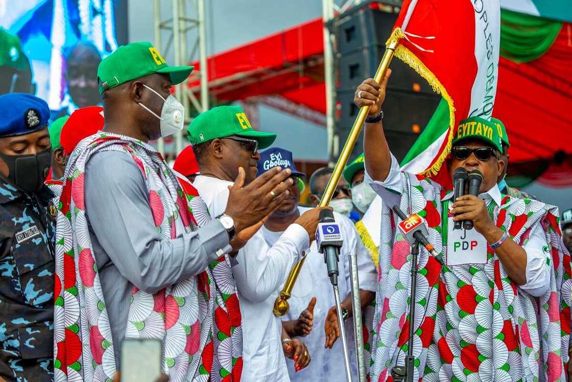 'Yan bindiga sun kashe shugaban PDP, Adamu Mohammed, sun yi awon gaba da 'ya'ayansa 'yammata uku 'Yan bindiga sun kashe shugaban PDP, Adamu Mohammed, sun yi awon gaba da 'ya'ayansa 'yammata uku