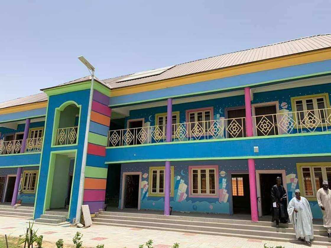 Shugaba Muhammadu Buhari ya bude Makaranta da gidaje a Jihar Borno Shugaba Muhammadu Buhari ya bude Makaranta da gidaje a Jihar Borno