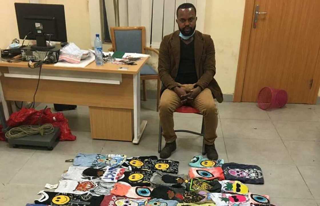 An kama matafiyi da hodar ibliss kunshe cikin riguna 68