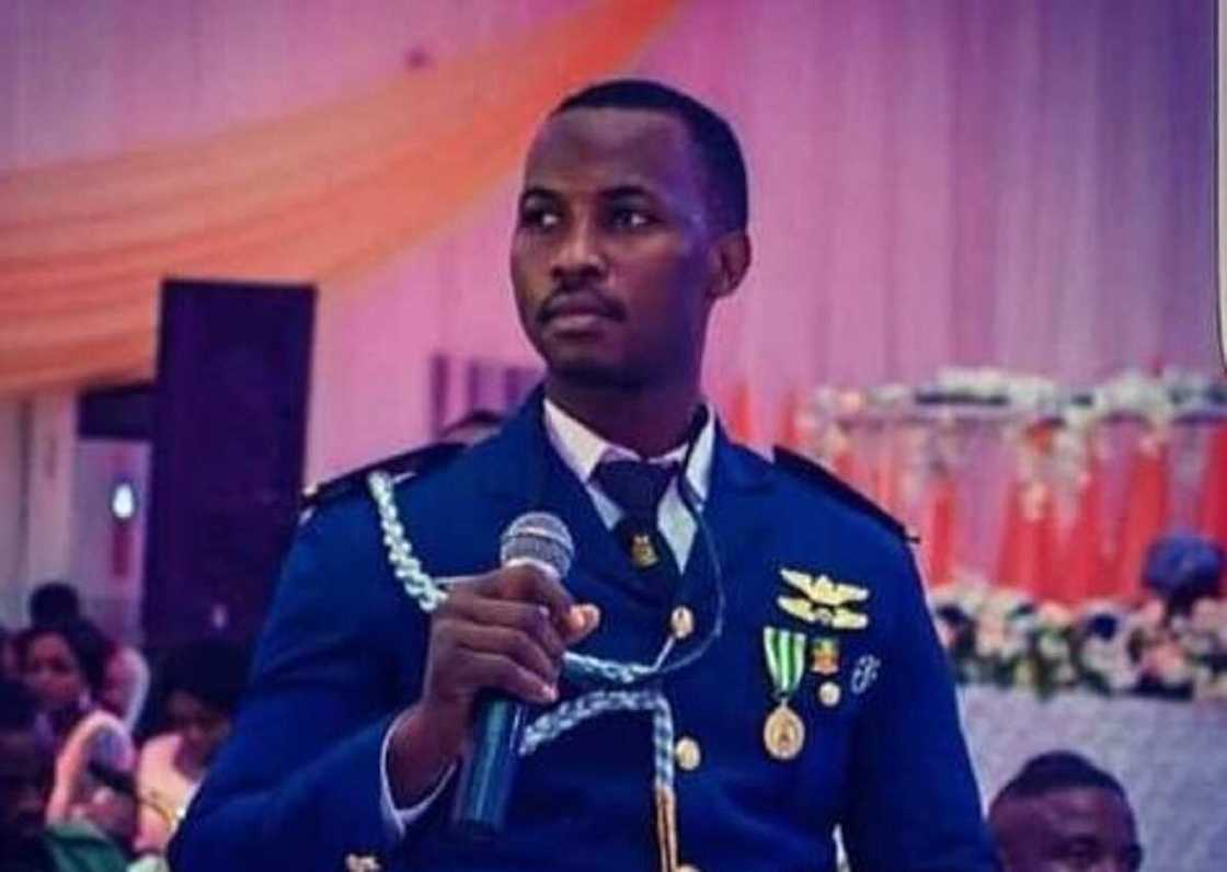 Jerin sunayen dakarun sojin sama 6 da suka rasa rayukansu a hatsarin jirgin sama Jerin sunayen dakarun sojin sama 6 da suka rasa rayukansu a hatsarin jirgin sama