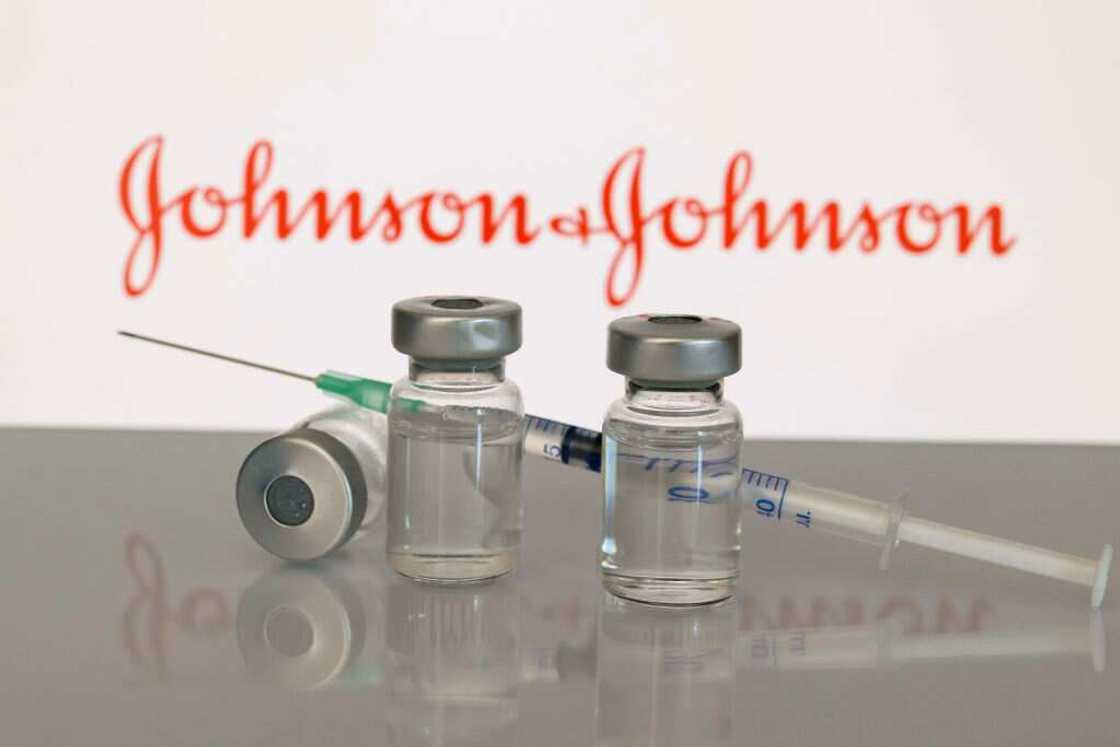 COVID-19: United States calls for pause to Johnson & Johnson vaccine after blood clot kills 1 COVID-19: United States calls for pause to Johnson & Johnson vaccine after blood clot kills 1