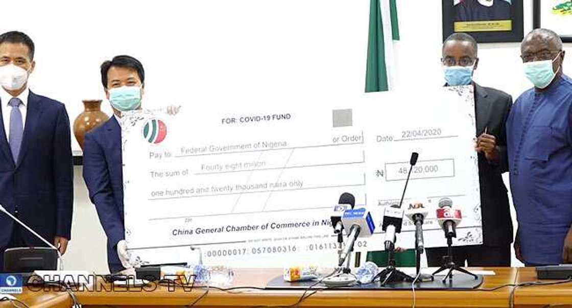 Takadar banki mai dauke da shaidar gudunmuwar da China ta bai wa Najeriya Takadar banki mai dauke da shaidar gudunmuwar da China ta bai wa Najeriya