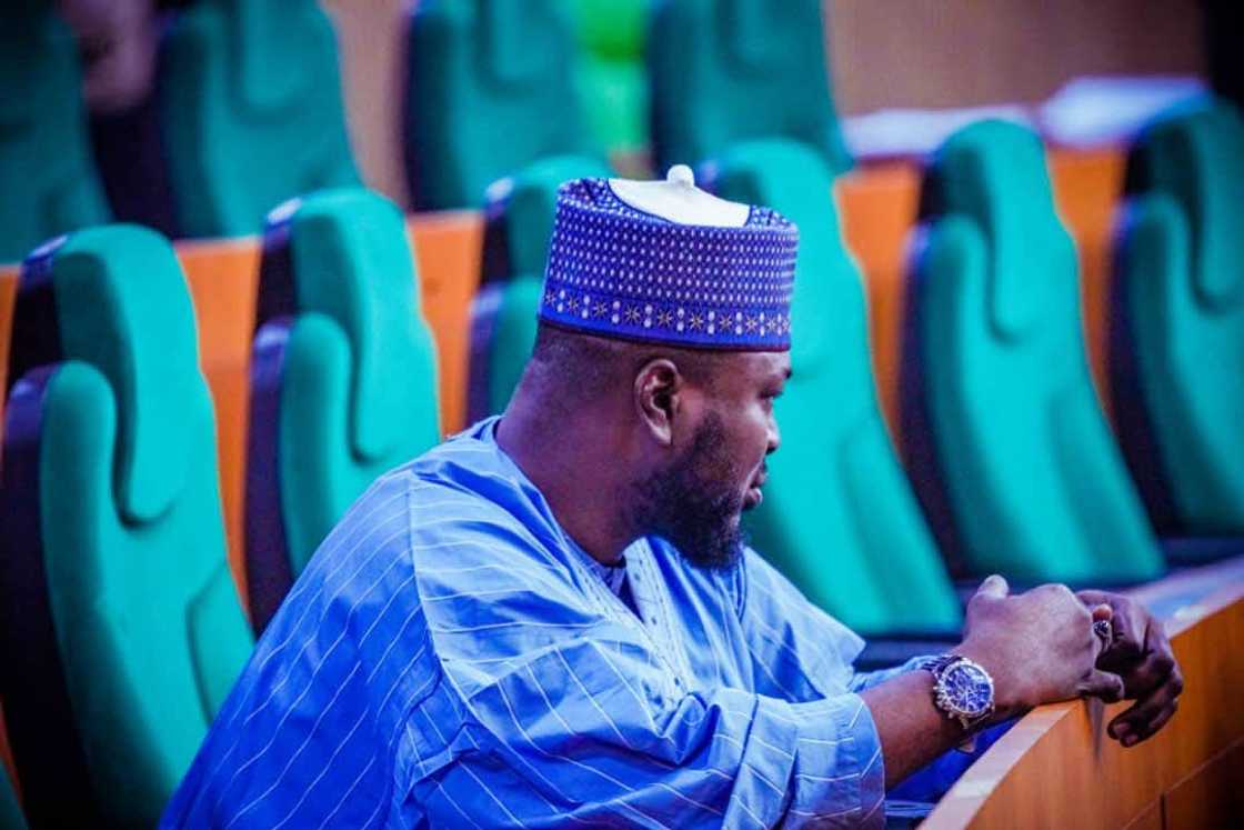 Dan majalisar wakilai daga Kebbi ya koma APC daga PDP Dan majalisar wakilai daga Kebbi ya koma APC daga PDP