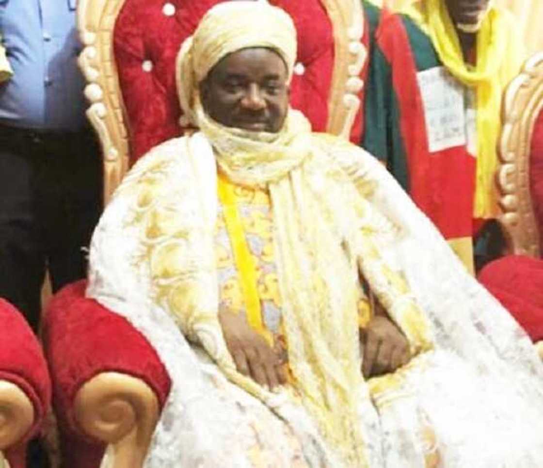 An killace iyalan marigayi sarkin Kaura Namoda, an yi wa fadar feshi An killace iyalan marigayi sarkin Kaura Namoda, an yi wa fadar feshi