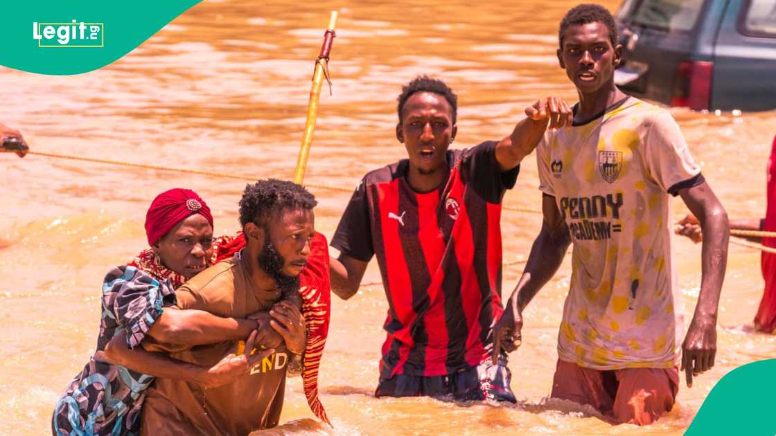 Ambaliya: Goni Ba Usman, wani magidanci da ke neman matarsa da 'ya'yansa da suka bace a Maiduguri. Ambaliya: Goni Ba Usman, wani magidanci da ke neman matarsa da 'ya'yansa da suka bace a Maiduguri.