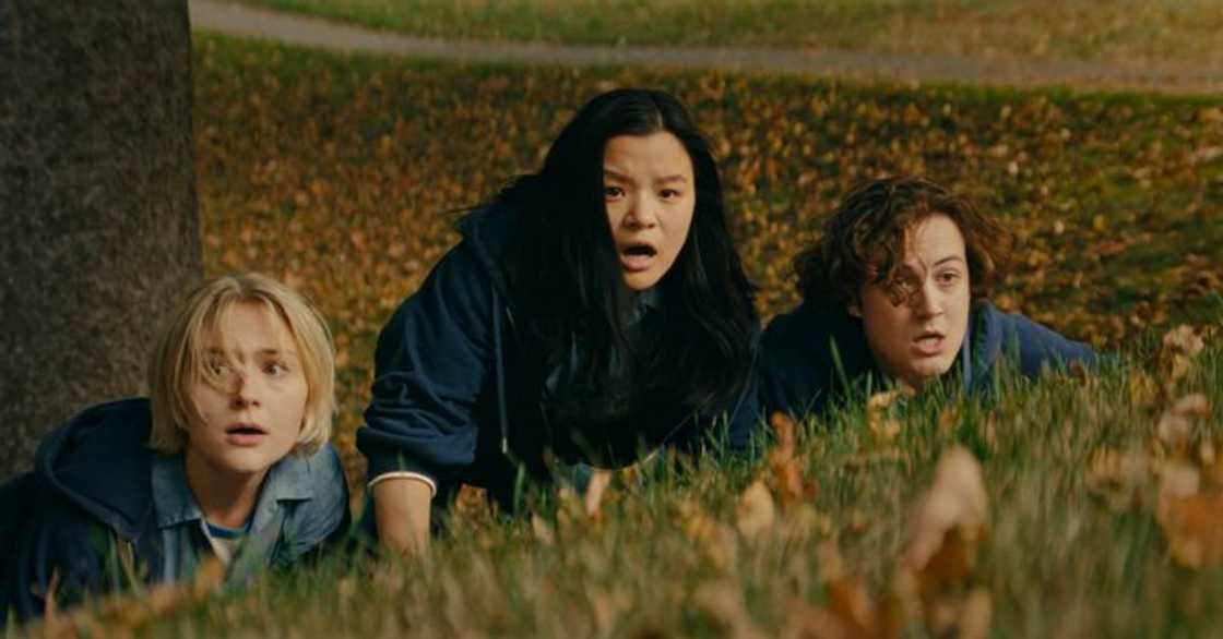 Leila, Abbie, and Rory hiding while escaping.