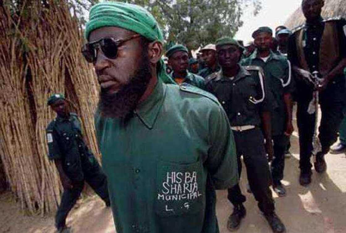 Kano: Hisbah za ta ci ɗaliban jami'a mace da namiji da aka kama a ɗaki ɗaya tarar N20,000 kowannensu Kano: Hisbah za ta ci ɗaliban jami'a mace da namiji da aka kama a ɗaki ɗaya tarar N20,000 kowannensu