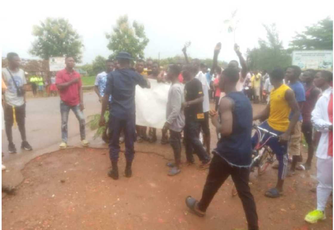 Dalibai na zanga-zangan karin kudin makaranta a Kaduna Dalibai na zanga-zangan karin kudin makaranta a Kaduna