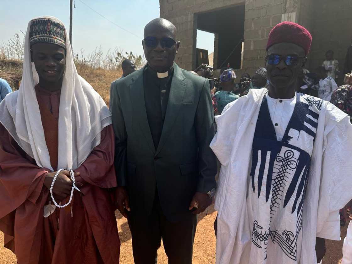 Muslims join Christians to celebrate Christmas in Kaduna. Muslims join Christians to celebrate Christmas in Kaduna.