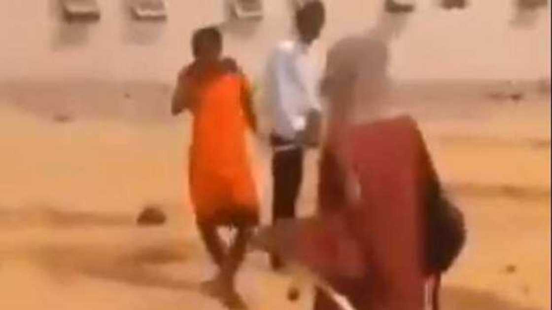 Wata Jami’a a Jihar Kano Za Ta Hukunta Wasu Daliba Saboda Cin Zarafin 'Mai Abaya' Wata Jami’a a Jihar Kano Za Ta Hukunta Wasu Daliba Saboda Cin Zarafin 'Mai Abaya'