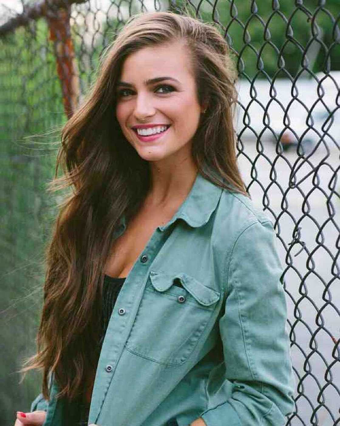 Robyn Hayward Robyn Hayward