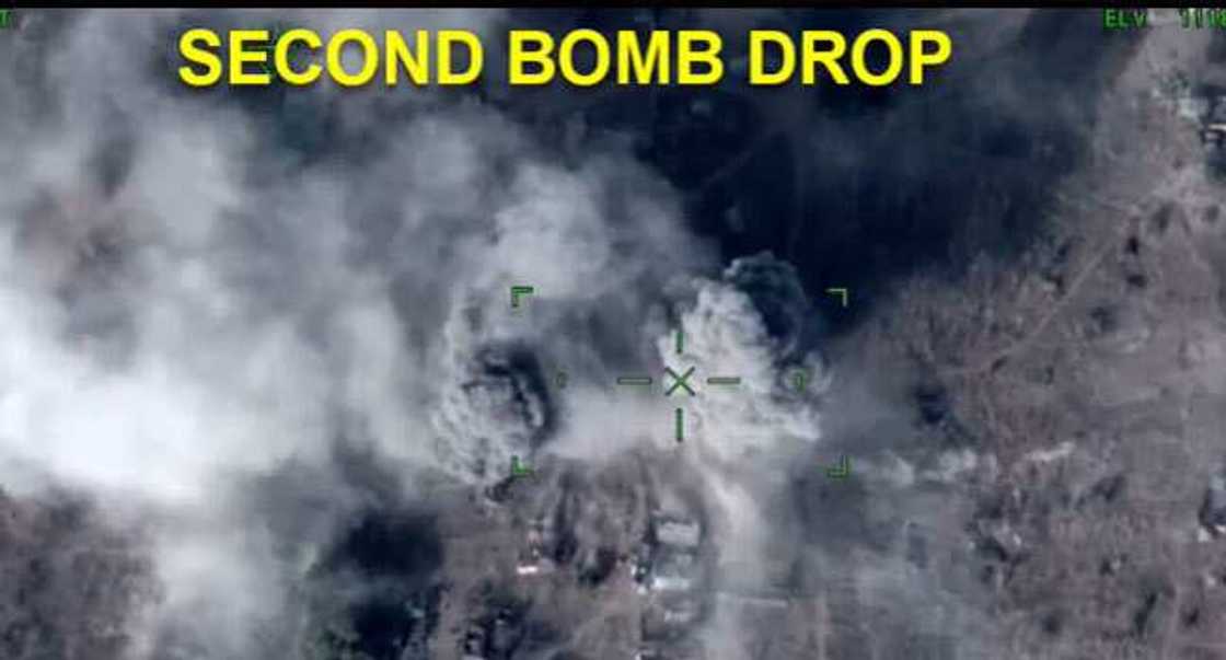 NAF ta yi wa 'yan Boko Haram ruwan bama-bamai a dajin Sambia (Hotuna) NAF ta yi wa 'yan Boko Haram ruwan bama-bamai a dajin Sambia (Hotuna)