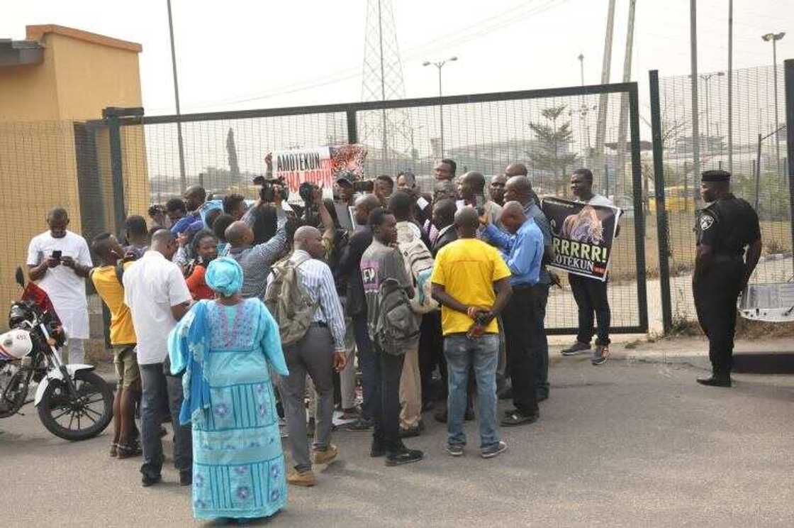 Amotekun: Police stop Lagos rally in support of security outfit Amotekun: Police stop Lagos rally in support of security outfit