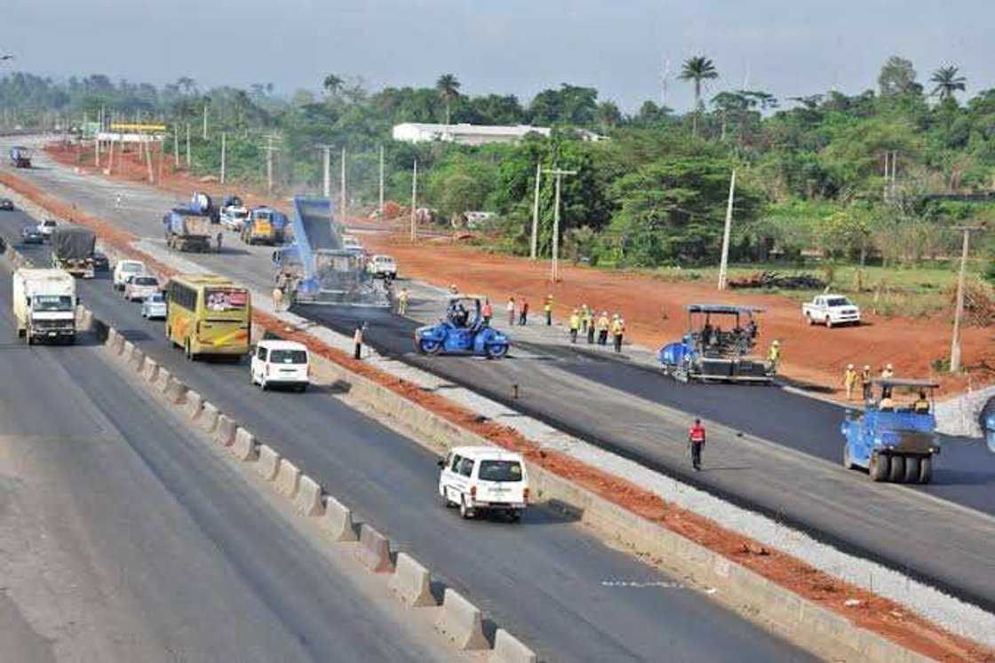 Buhari zai kaddamar da titin Kaduna-Kano wata mai zuwa