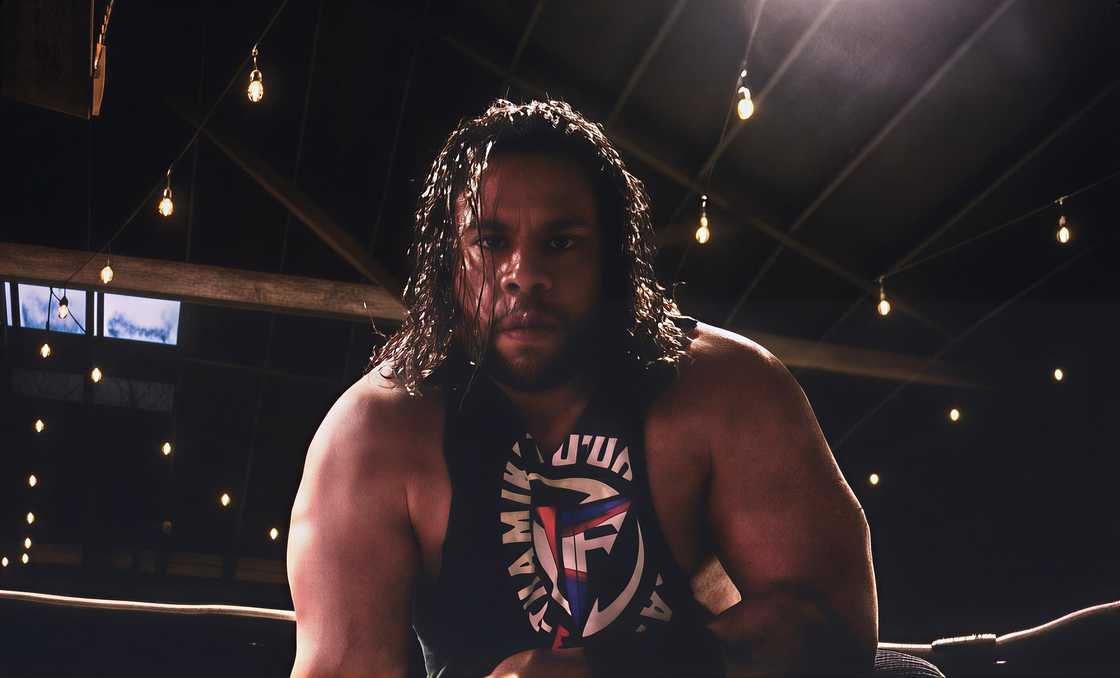 Thamiko Fatu bends on wrestling ring