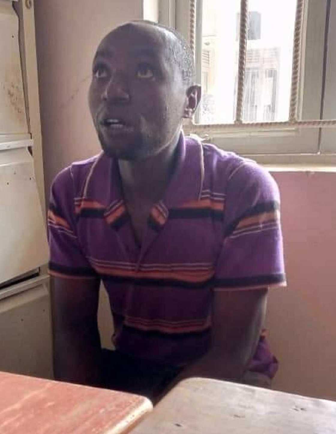 Matashin da ya kashe iyayensa, matarsa da kanwar matarsa ya mika kansa ga 'yan sanda (Hotuna)