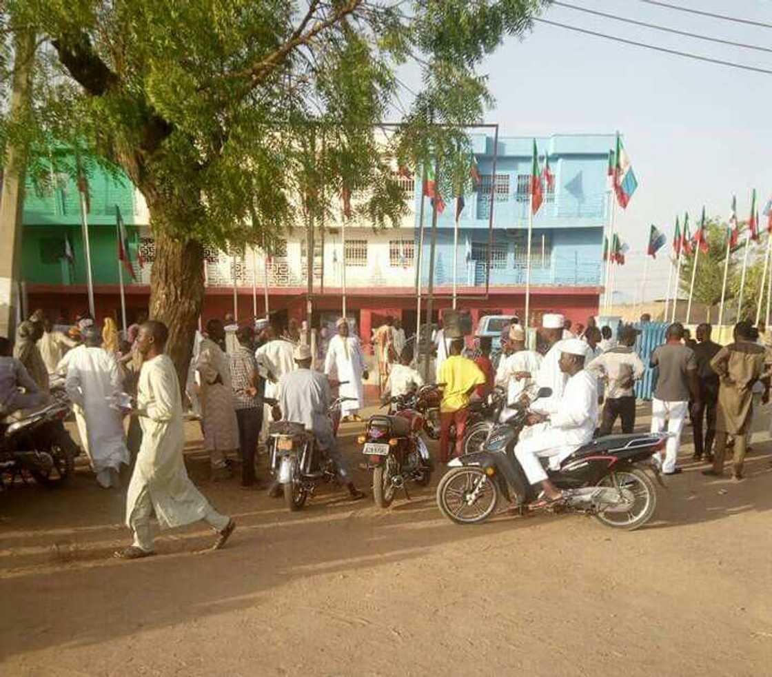 Wasu ‘Yan APC sun bangare, sun fito da tafitar 'APC Pressure Group' a Katsina Wasu ‘Yan APC sun bangare, sun fito da tafitar 'APC Pressure Group' a Katsina