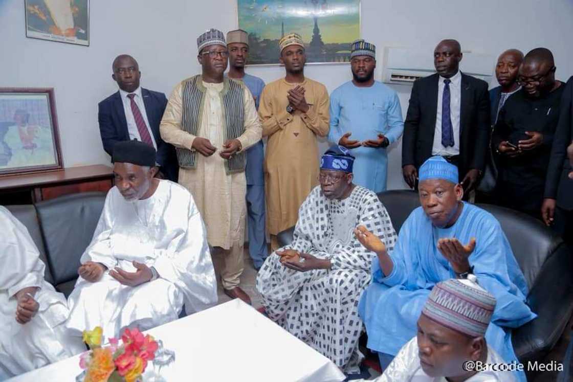 Mutuwar Shagari: Sarkin Kano, Ganduje da Tinubu sun kai ziyarar ta’aziyya Sakkwato Mutuwar Shagari: Sarkin Kano, Ganduje da Tinubu sun kai ziyarar ta’aziyya Sakkwato