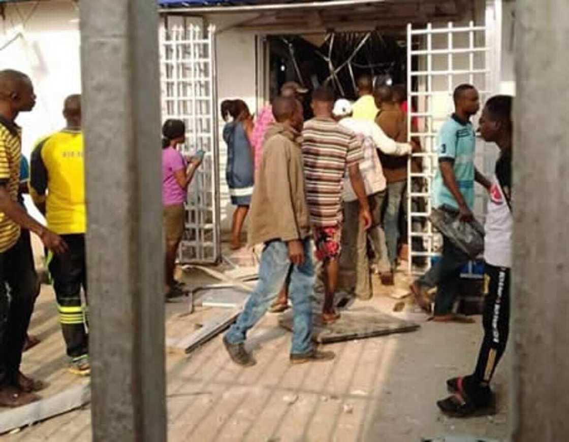 Breaking: Four killed as robbers invade two banks in Ondo Breaking: Four killed as robbers invade two banks in Ondo