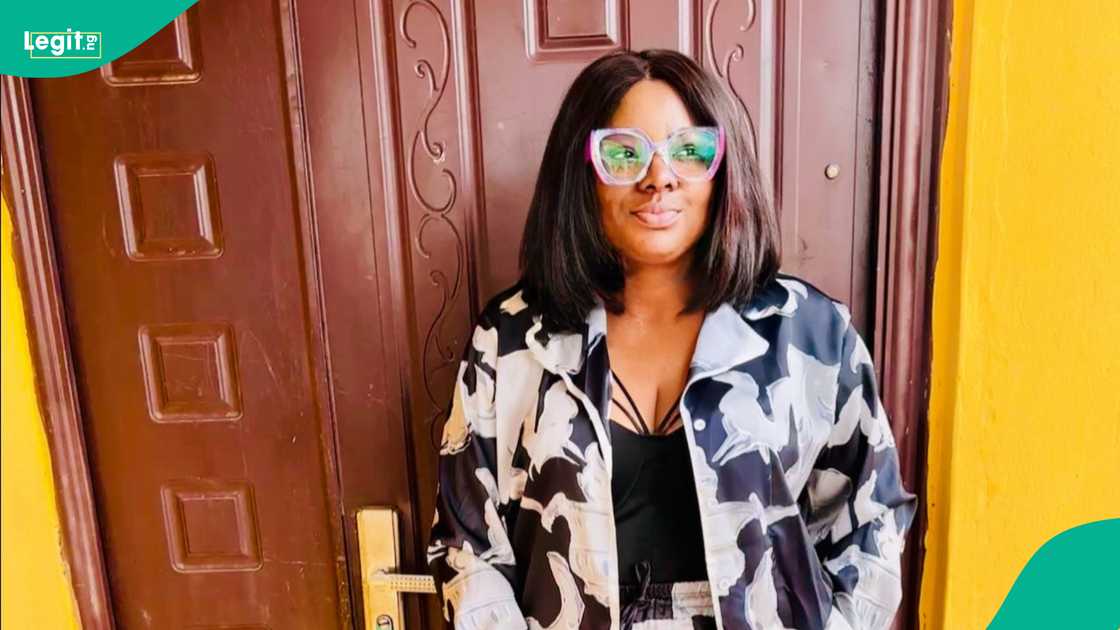 Lady Speaks as Father’s Family Drags Her For Not Using Their Surname on Late Mother’s Obituary Lady Speaks as Father’s Family Drags Her For Not Using Their Surname on Late Mother’s Obituary