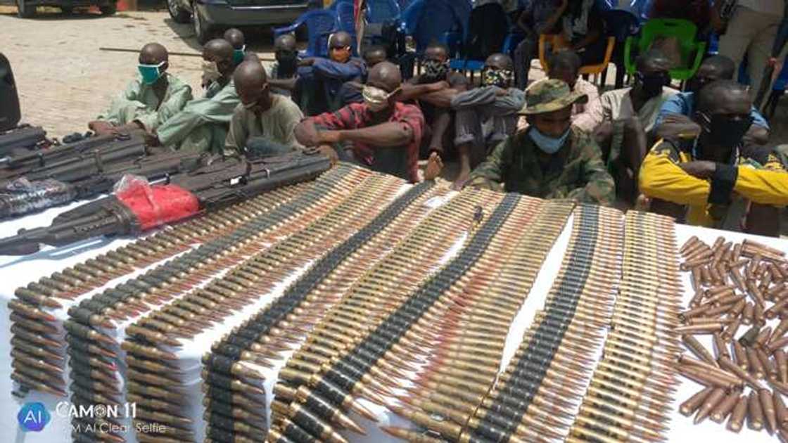 Cikin hotuna: Rundunar 'yan sanda ta yi bajakolin dilolin makamai da masu garkuwa da mutane Cikin hotuna: Rundunar 'yan sanda ta yi bajakolin dilolin makamai da masu garkuwa da mutane