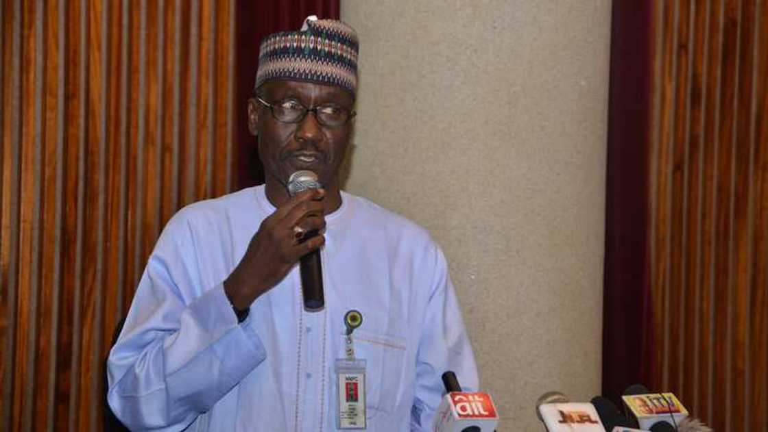 Najeriya ta ƙara faɗawa tsilla-tsilla sakamakon faɗuwar farashin ɗanyen man fetur. Najeriya ta ƙara faɗawa tsilla-tsilla sakamakon faɗuwar farashin ɗanyen man fetur.