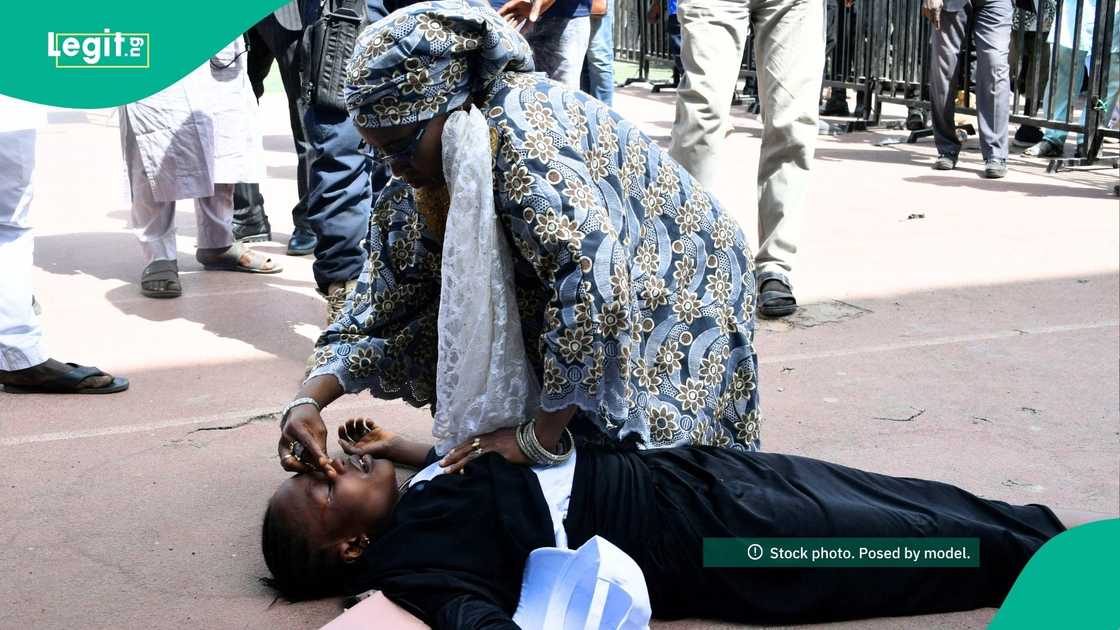 A mild drama ensues as a mother of six, Mulikat Yusuf, faints in a Kwara court after her husband, Ishaq Abdulganiyu, insisted on divorce. A mild drama ensues as a mother of six, Mulikat Yusuf, faints in a Kwara court after her husband, Ishaq Abdulganiyu, insisted on divorce.