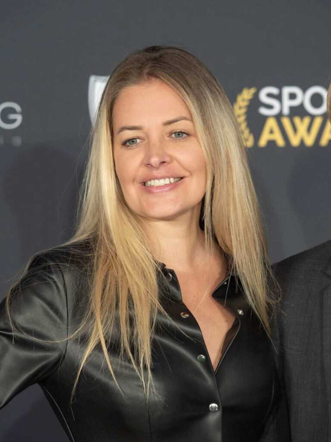 Carine Galli: biographie, femme, taille, salaire, photos Carine Galli: biographie, femme, taille, salaire, photos