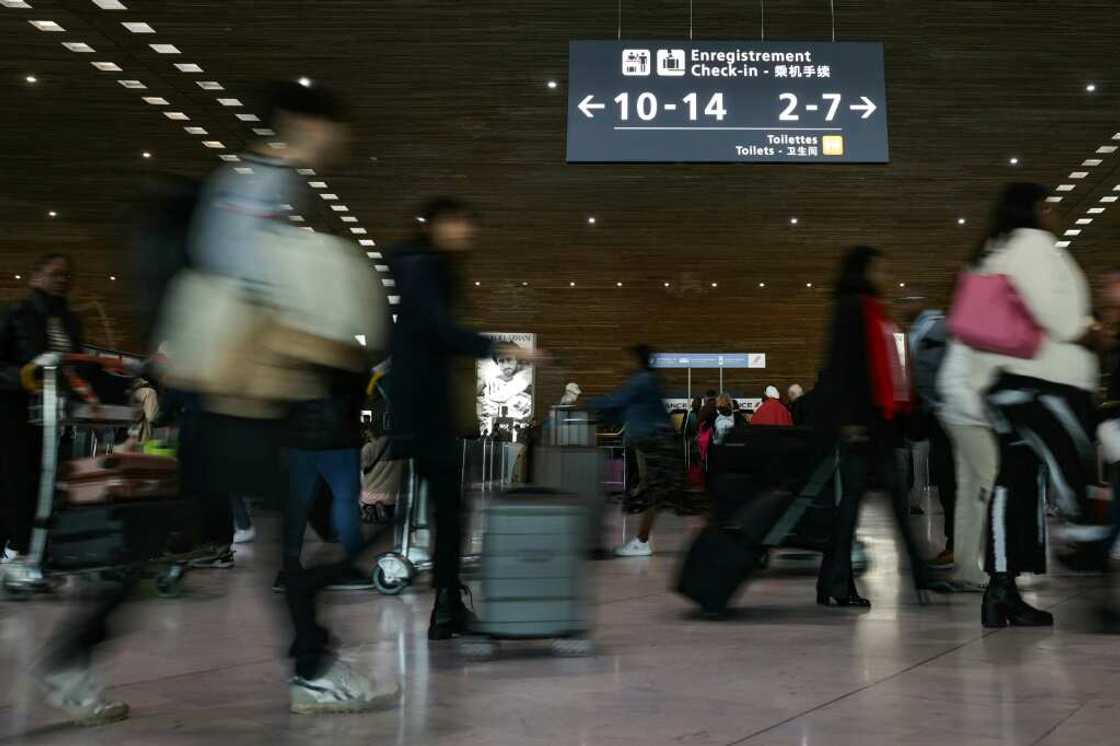 Passengers at Paris Charles de Gaulle Passengers at Paris Charles de Gaulle