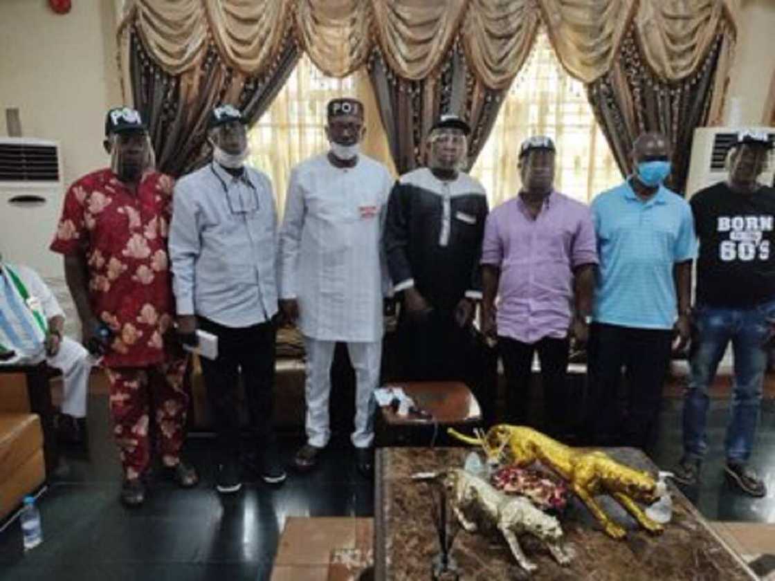 Zaben Edo: Obaseki ya hadu da babban cikas yayinda ‘yan uwansa 2 suka koma bayan Ize-Iyamu Zaben Edo: Obaseki ya hadu da babban cikas yayinda ‘yan uwansa 2 suka koma bayan Ize-Iyamu