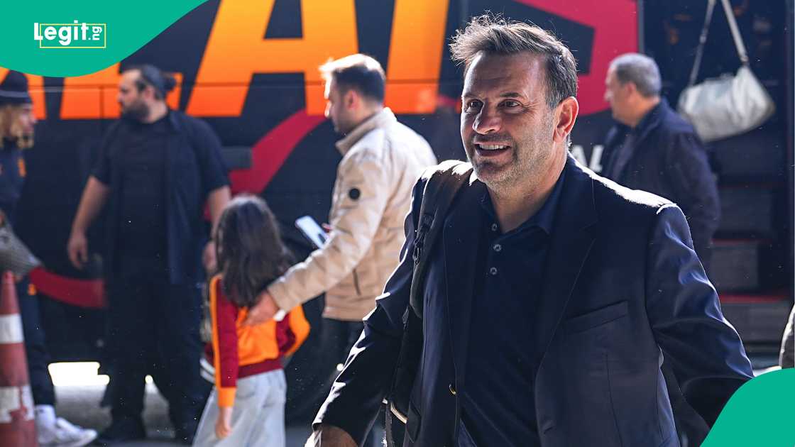 Okan Buruk, Galatasaray, Istanbul airport, Liverpool, UEFA Champions League. Okan Buruk, Galatasaray, Istanbul airport, Liverpool, UEFA Champions League.