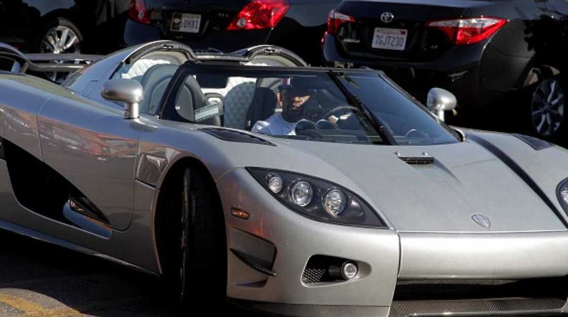 Floyd Mayweather Shows Off Lavish Garage, Gives Stunning Number of Exotic Cars He Has Purchased Floyd Mayweather Shows Off Lavish Garage, Gives Stunning Number of Exotic Cars He Has Purchased