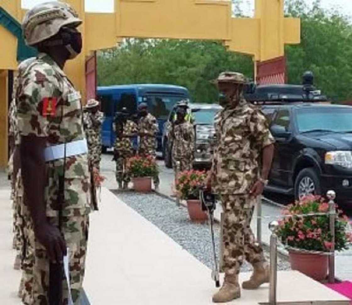 Boko Haram: Ministan tsaro, CDS da hafsoshin tsaro sun dira Maiduguri, Borno Boko Haram: Ministan tsaro, CDS da hafsoshin tsaro sun dira Maiduguri, Borno