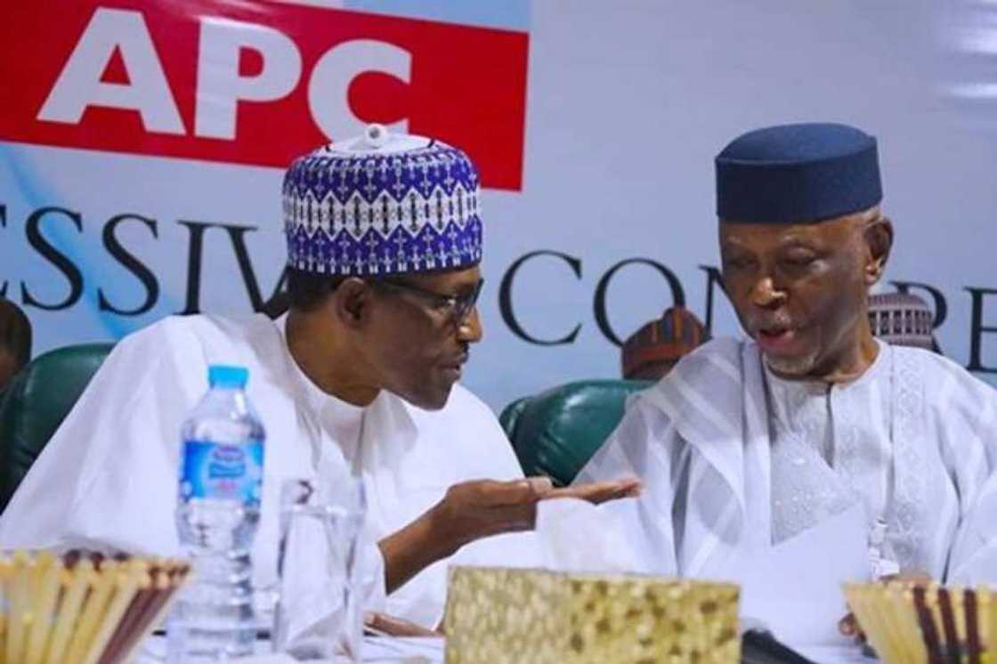 Oyegun tare da marigayi shugaba Muhammadu Buhari Oyegun tare da marigayi shugaba Muhammadu Buhari