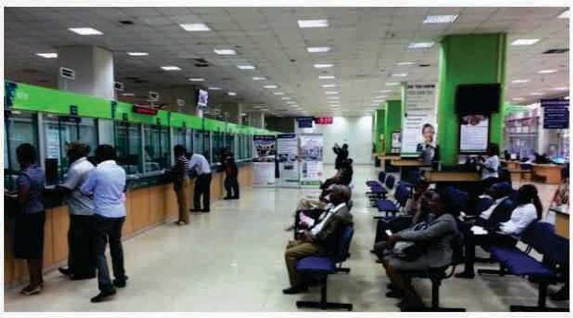 Aikin Kwangila: Barazanar da Ma’aikatan Banki Ke Fuskanta Na Karancin Albashi Aikin Kwangila: Barazanar da Ma’aikatan Banki Ke Fuskanta Na Karancin Albashi