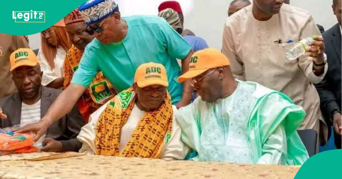 Yan adawa sun haɗe a ADC. Yan adawa sun haɗe a ADC.